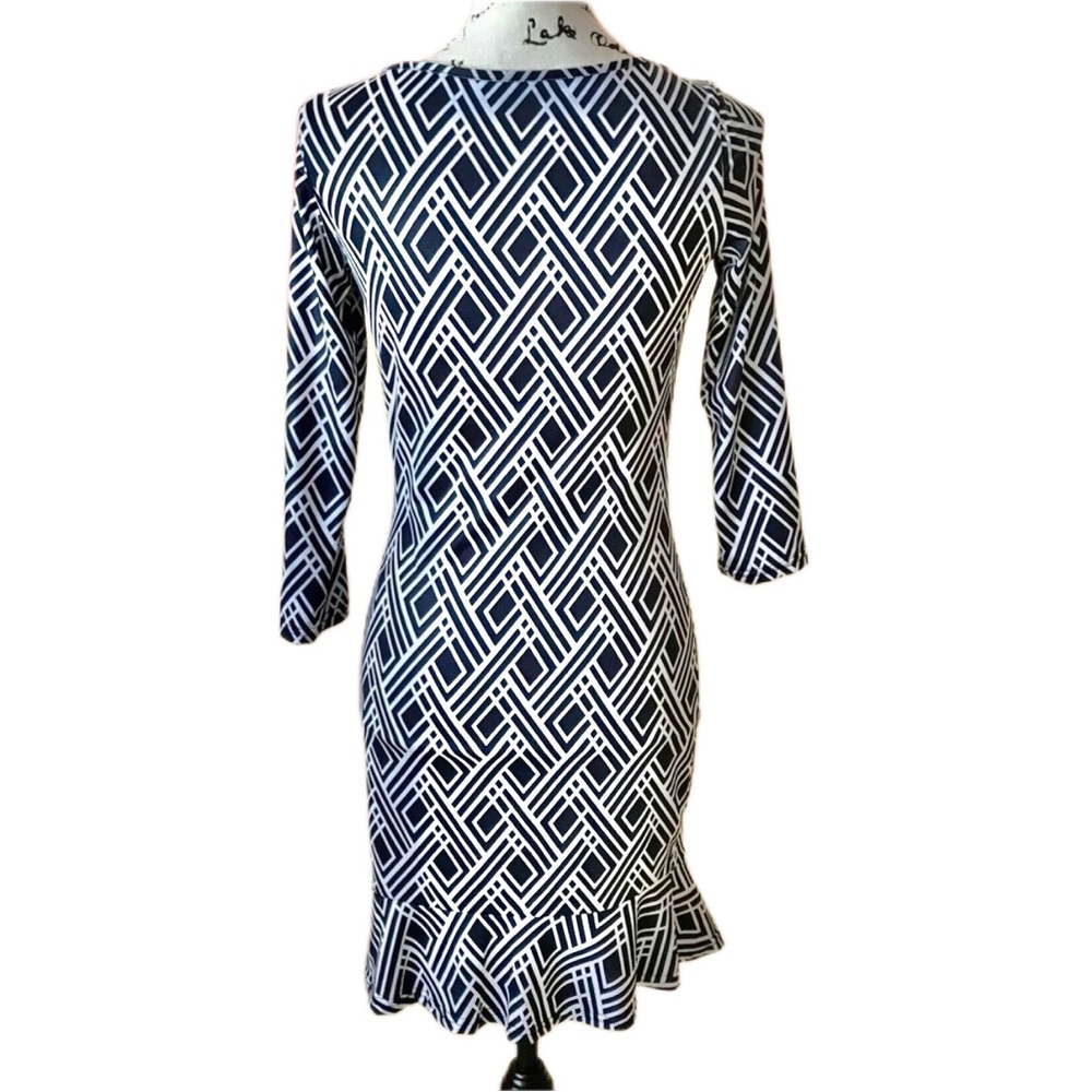 Geometric Tie-Front Ruffle Dress - Picture 3 of 7
